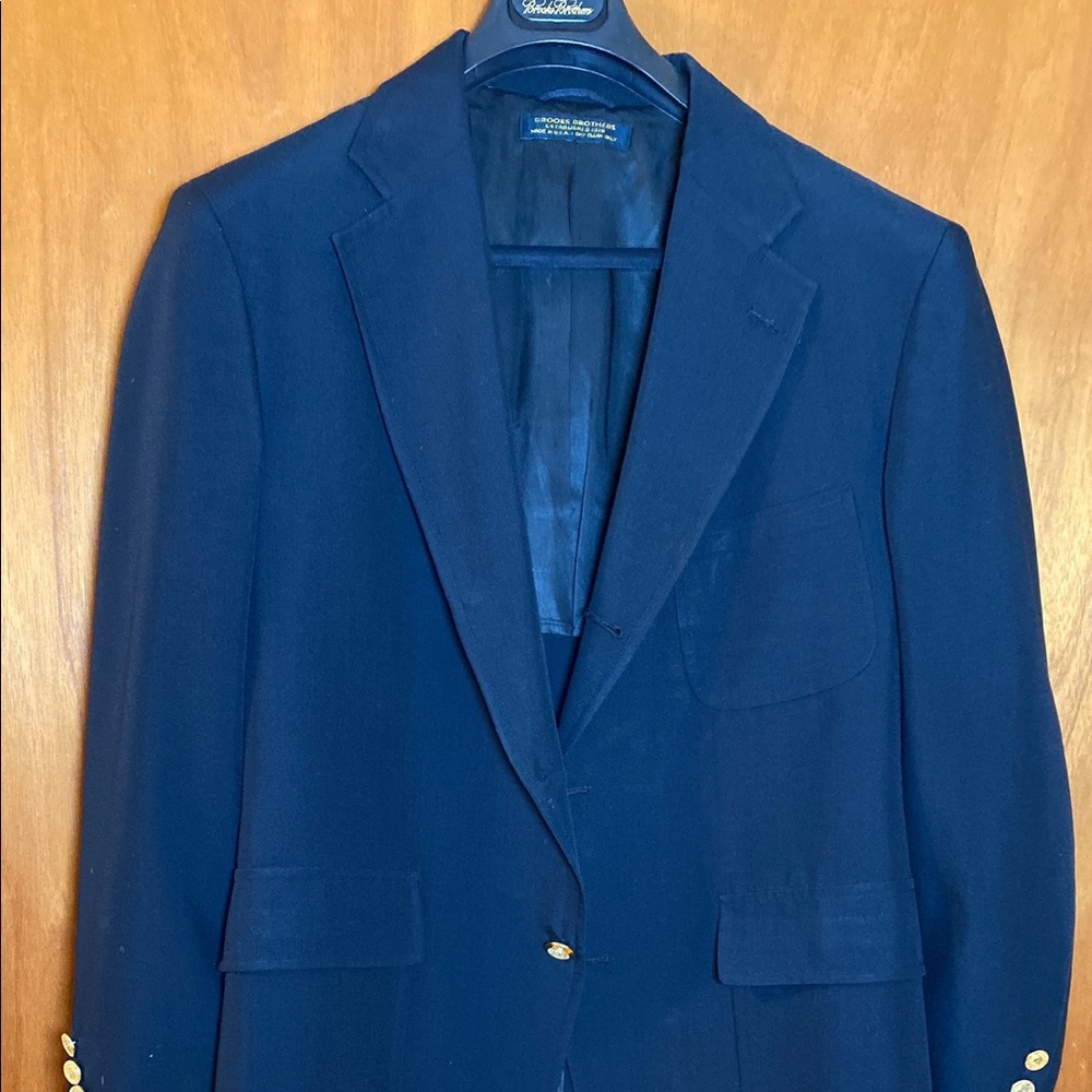 Brooks Brothers navy w/brass buttons, blazer 42S